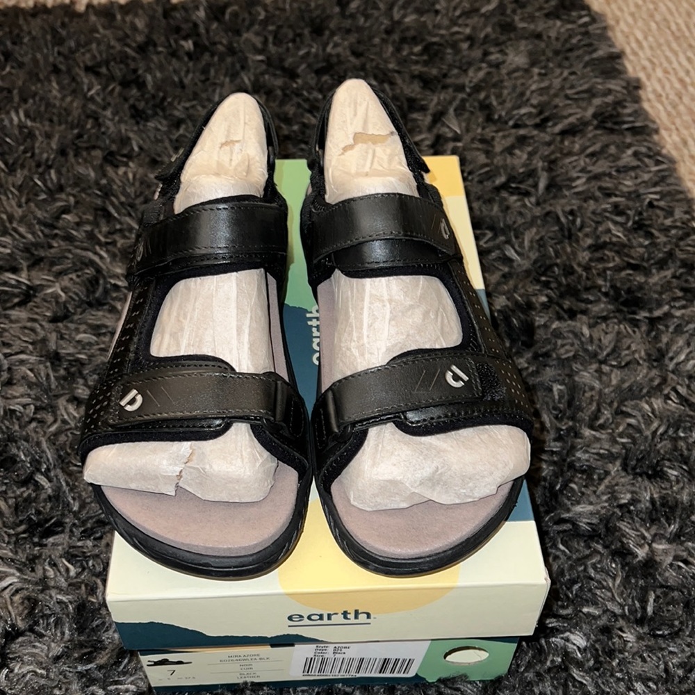 Earth women’s sandals